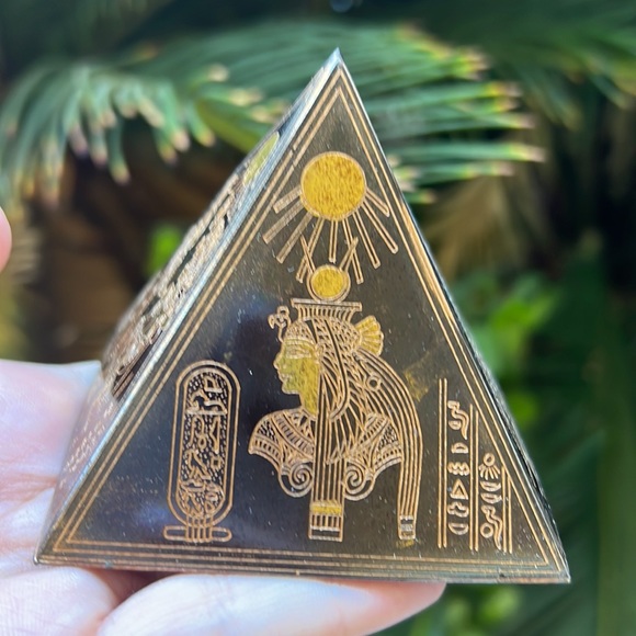 Vintage Three Egyptian Etched Brass Pyramids - Picture 13 of 16
